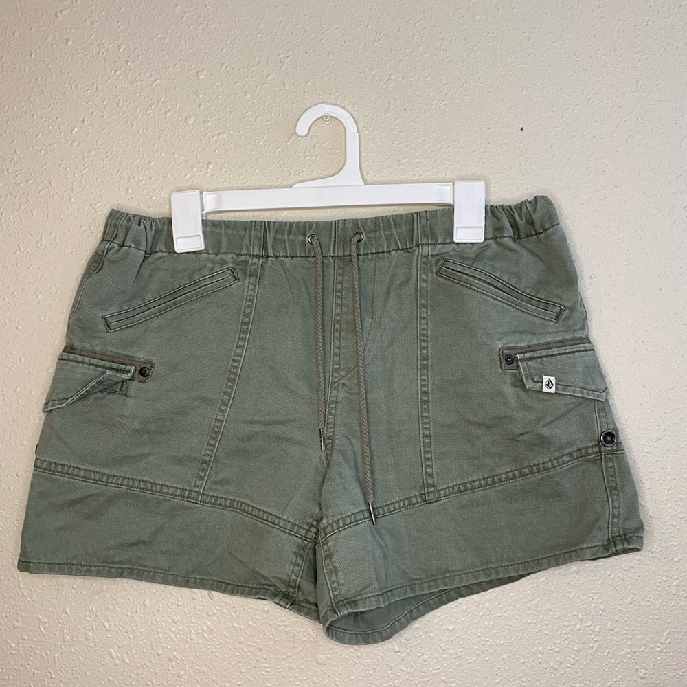 Volcom cargo shorts women’s | green | size Medium